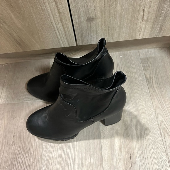 Black boots for sale - Picture 3 of 5